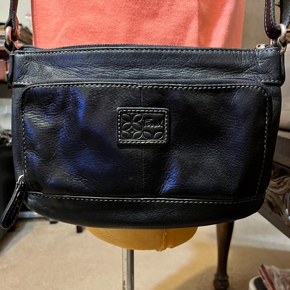Fossil Handbags - A Fossil crossbody with lots of pockets